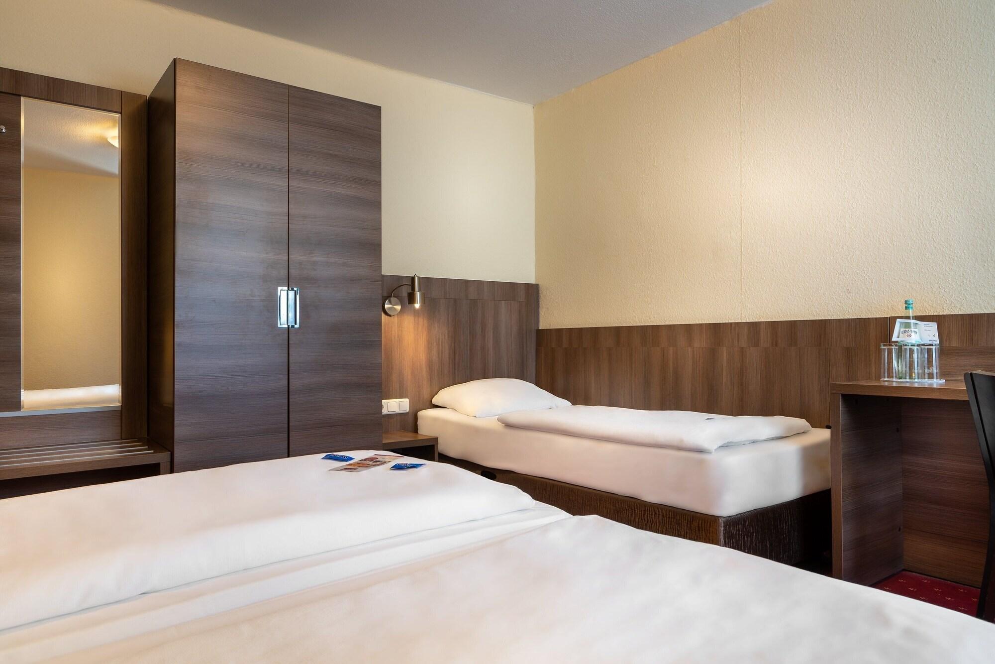 โนวุม โฮเต็ล ลีโอเน็ท คอล์น อัลท์สตัดท์ Hotel โคโลญ ภายนอก รูปภาพ