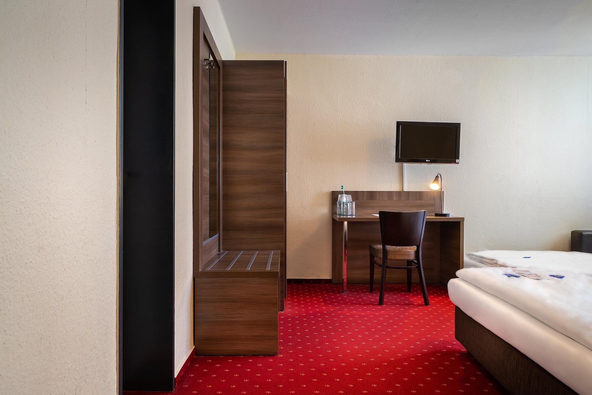 โนวุม โฮเต็ล ลีโอเน็ท คอล์น อัลท์สตัดท์ Hotel โคโลญ ภายนอก รูปภาพ