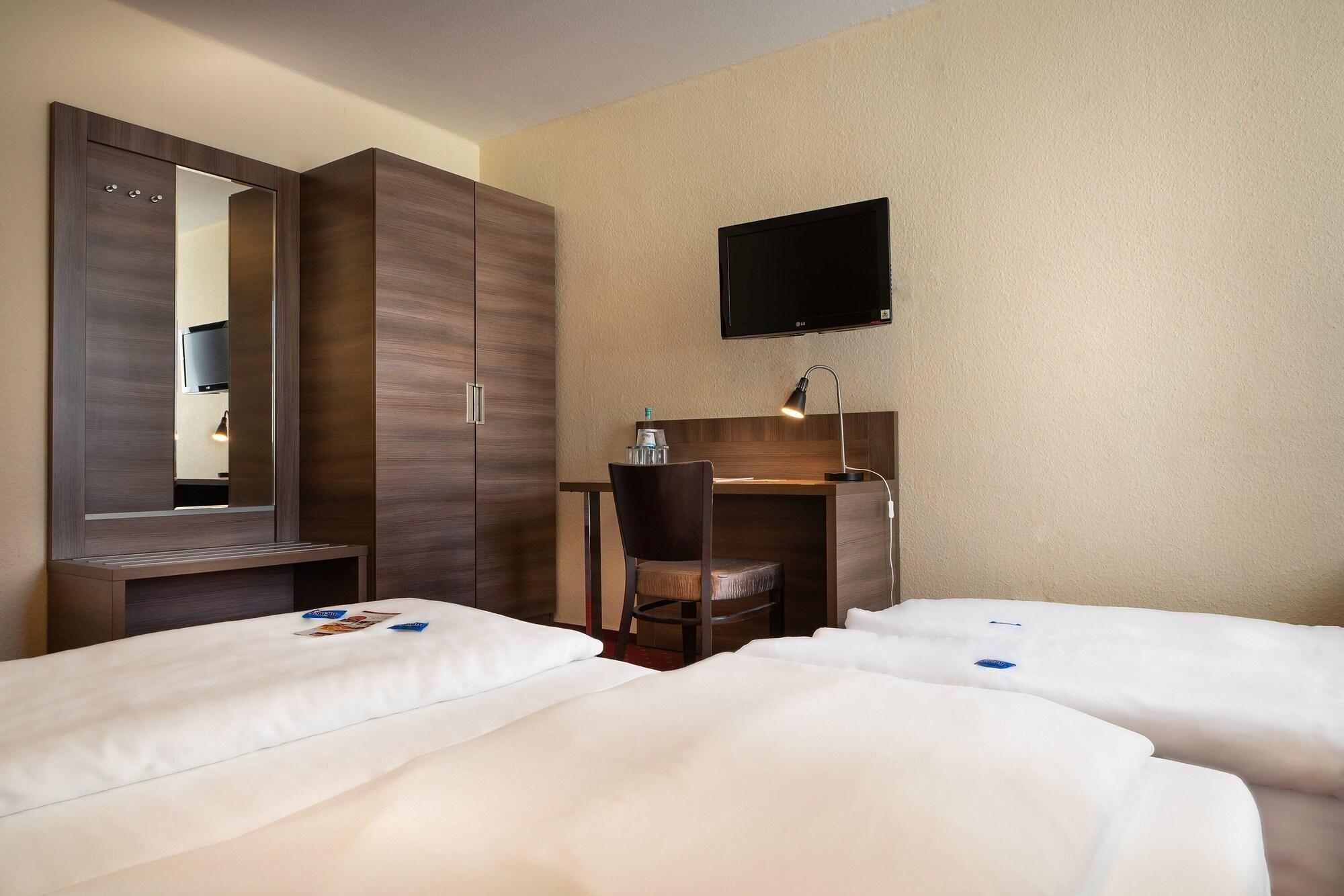 โนวุม โฮเต็ล ลีโอเน็ท คอล์น อัลท์สตัดท์ Hotel โคโลญ ภายนอก รูปภาพ