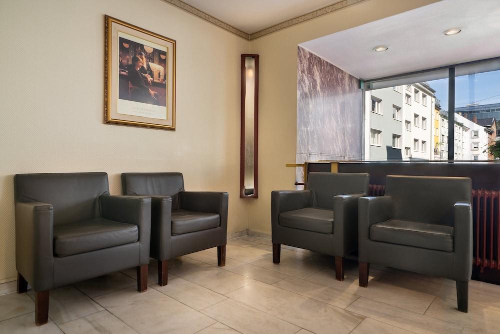 โนวุม โฮเต็ล ลีโอเน็ท คอล์น อัลท์สตัดท์ Hotel โคโลญ ภายนอก รูปภาพ