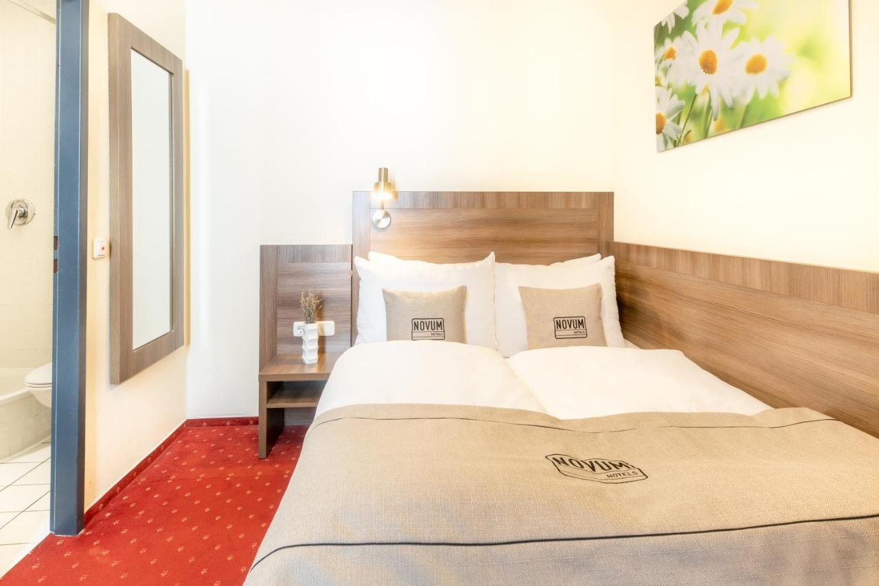 โนวุม โฮเต็ล ลีโอเน็ท คอล์น อัลท์สตัดท์ Hotel โคโลญ ภายนอก รูปภาพ