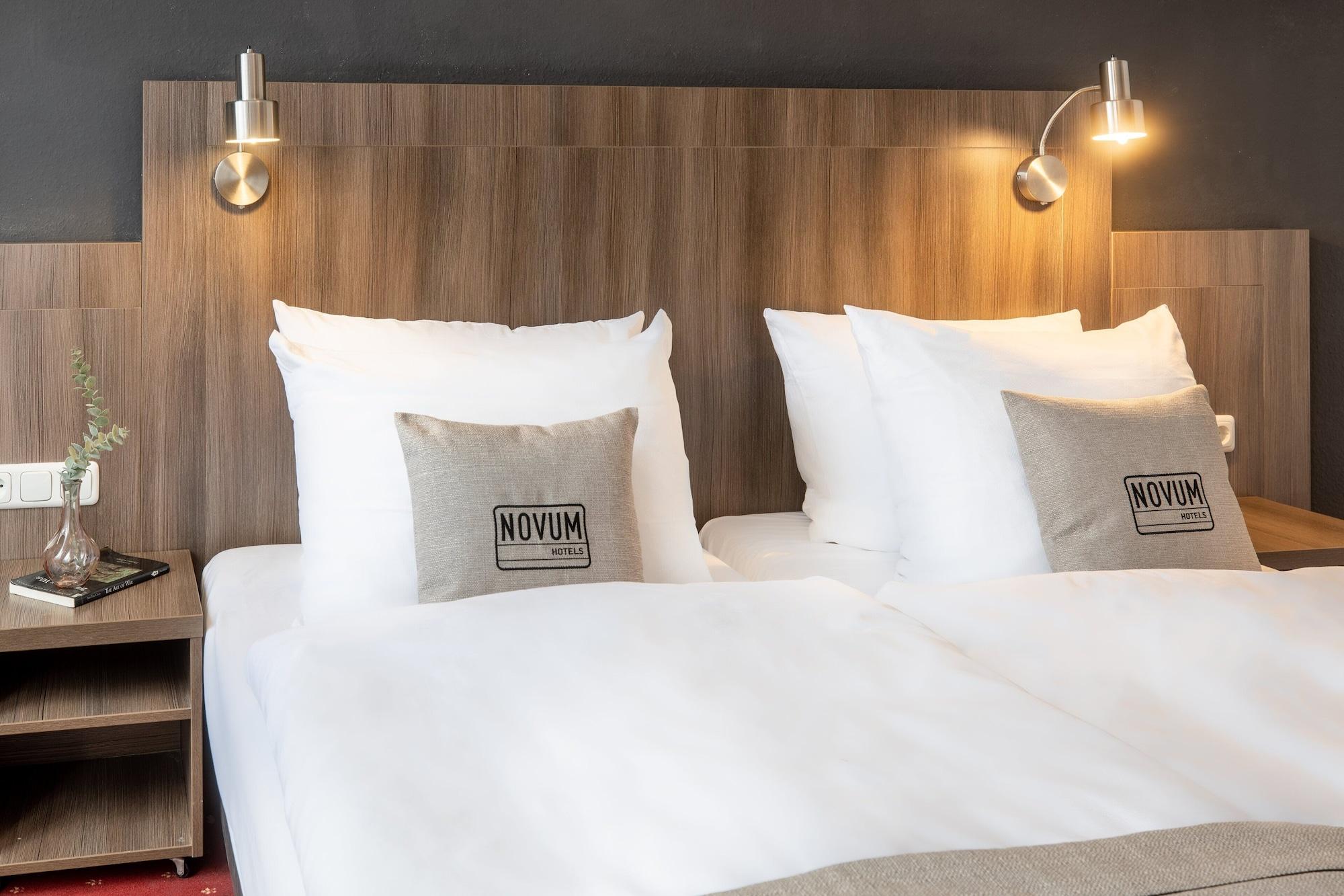 โนวุม โฮเต็ล ลีโอเน็ท คอล์น อัลท์สตัดท์ Hotel โคโลญ ภายนอก รูปภาพ