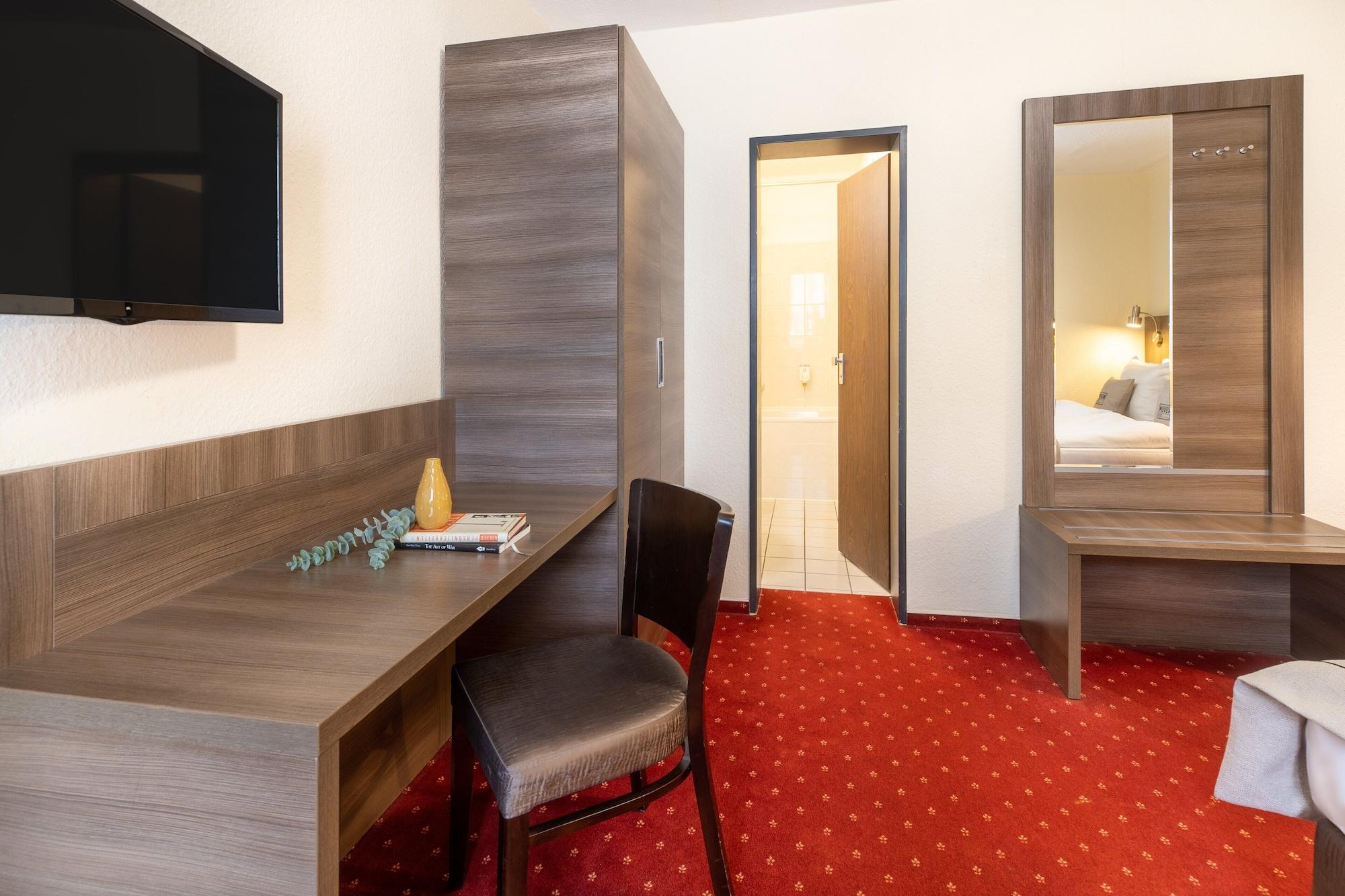 โนวุม โฮเต็ล ลีโอเน็ท คอล์น อัลท์สตัดท์ Hotel โคโลญ ภายนอก รูปภาพ