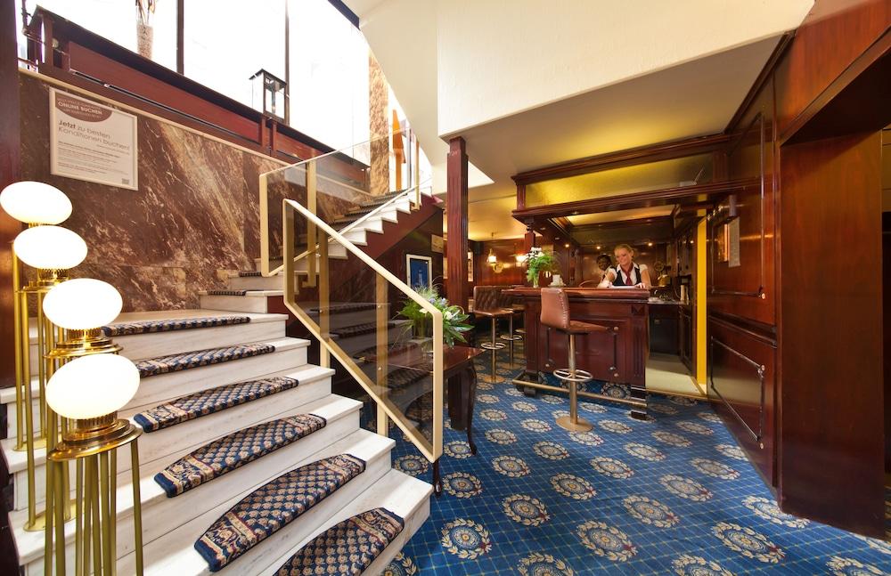 โนวุม โฮเต็ล ลีโอเน็ท คอล์น อัลท์สตัดท์ Hotel โคโลญ ภายนอก รูปภาพ