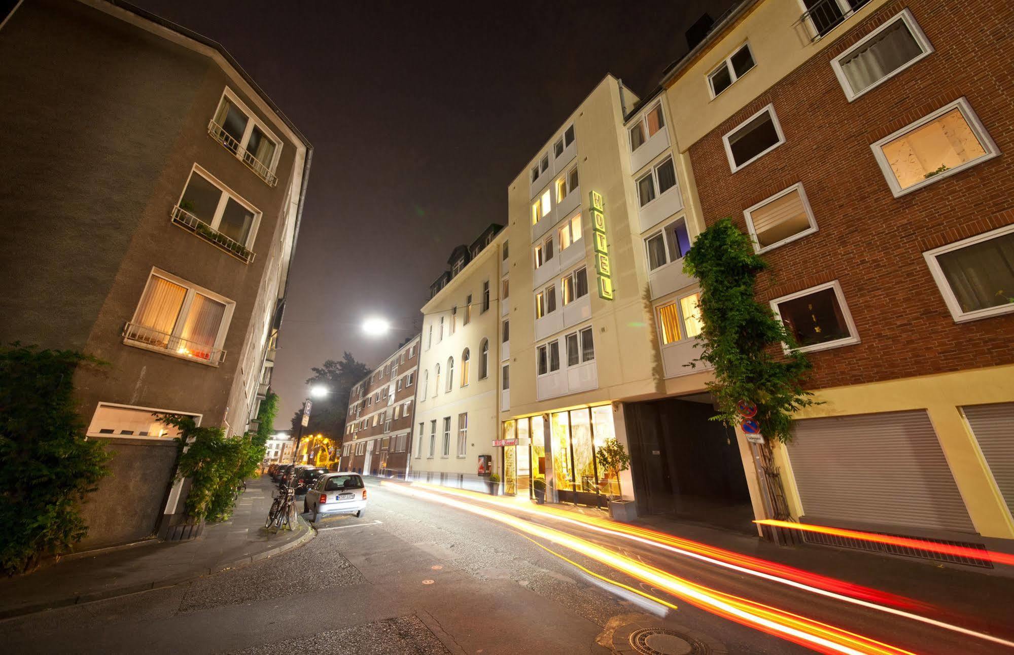 โนวุม โฮเต็ล ลีโอเน็ท คอล์น อัลท์สตัดท์ Hotel โคโลญ ภายนอก รูปภาพ