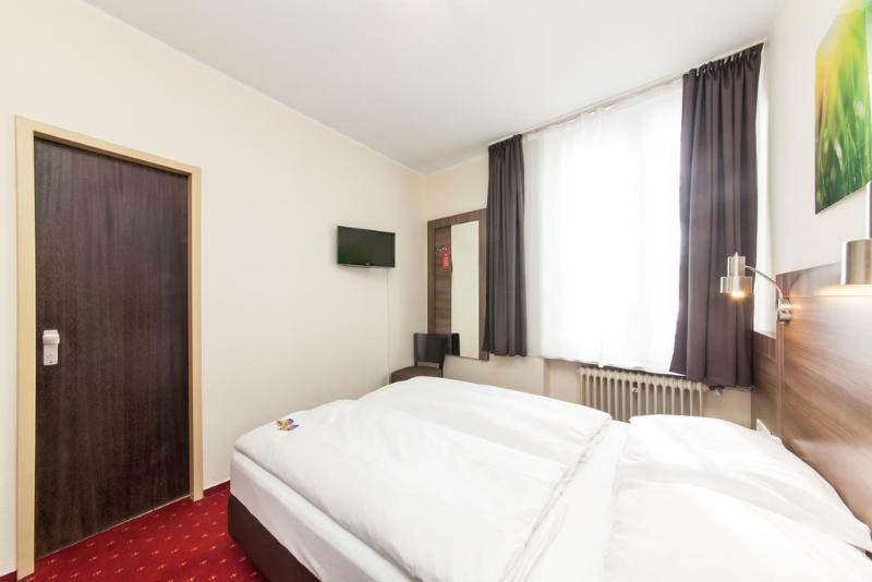 โนวุม โฮเต็ล ลีโอเน็ท คอล์น อัลท์สตัดท์ Hotel โคโลญ ภายนอก รูปภาพ